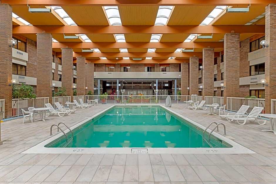 Clarion Hotel & Conference Center Lansing West