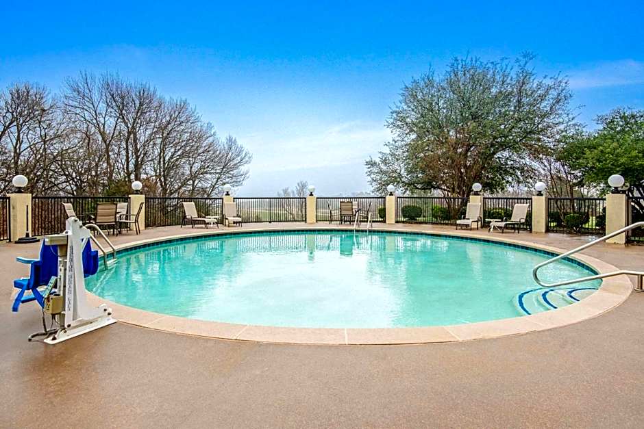 La Quinta Inn & Suites by Wyndham Denison - North Lake Texoma