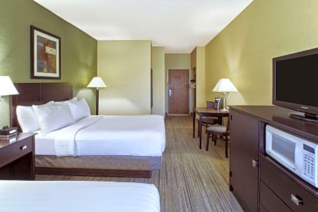 1 King Bed, 2 Double Beds, Suite, Nonsmoking