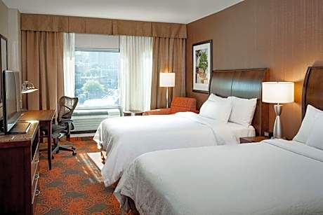 Queen Room with Two Queen Beds - Hearing Access