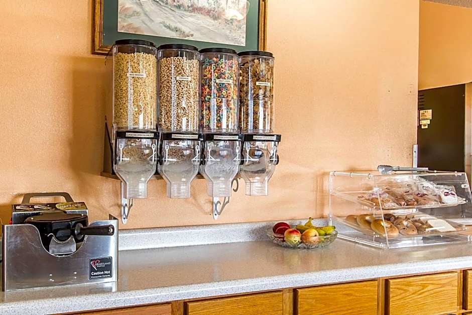 Econo Lodge & Suites Pekin