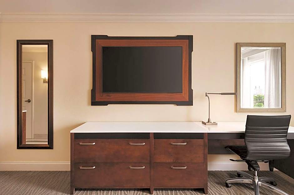 Photo 1 of 7 of 2 Queen Beds, Hearing Accessible