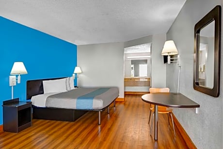 1 King Bed, Nonsmoking