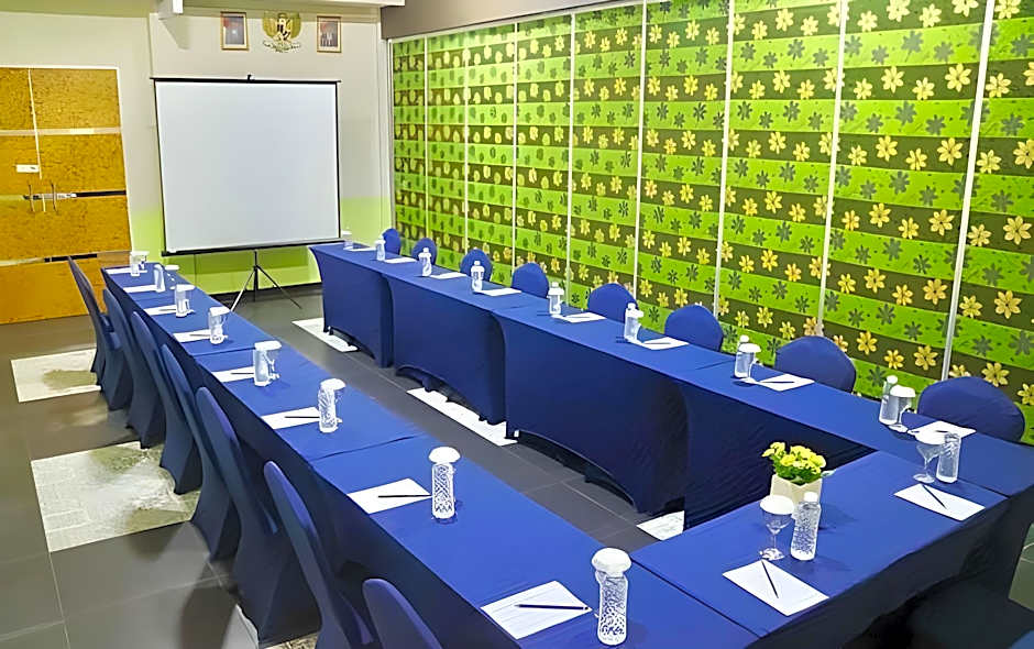 RedDoorz Premium near Bandung Station