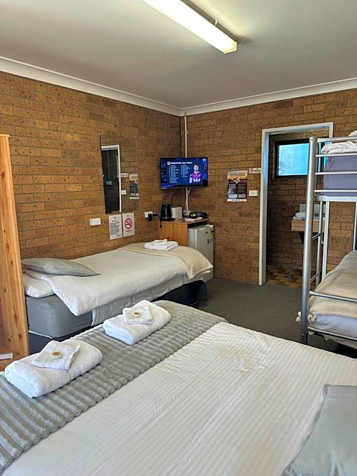 Deepwater Hotel