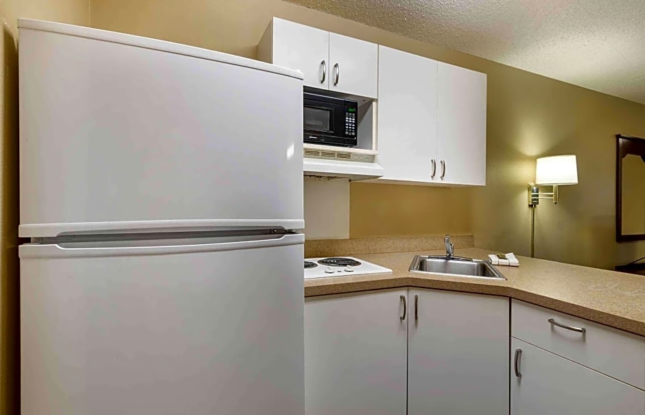 Extended Stay America Suites - Kansas City - South