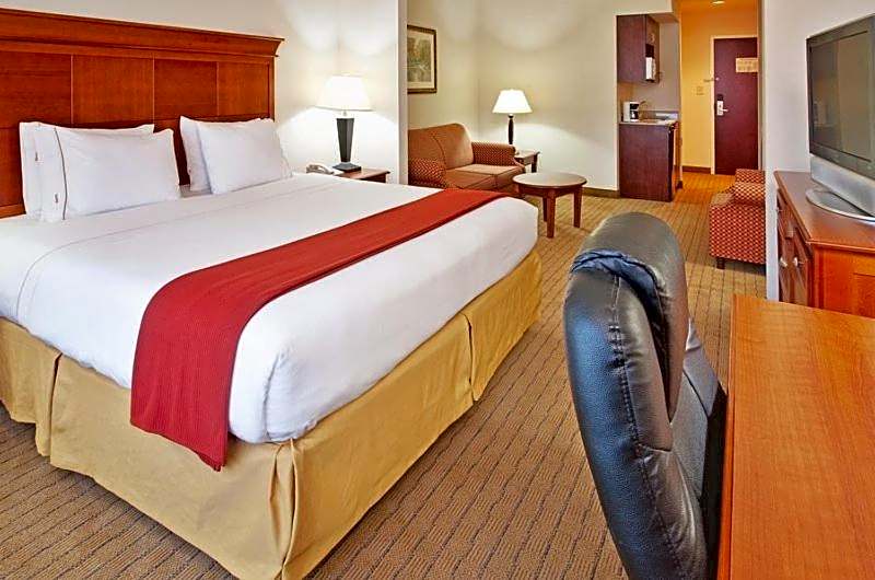 Holiday Inn Express Hotel & Suites Dyersburg By IHG