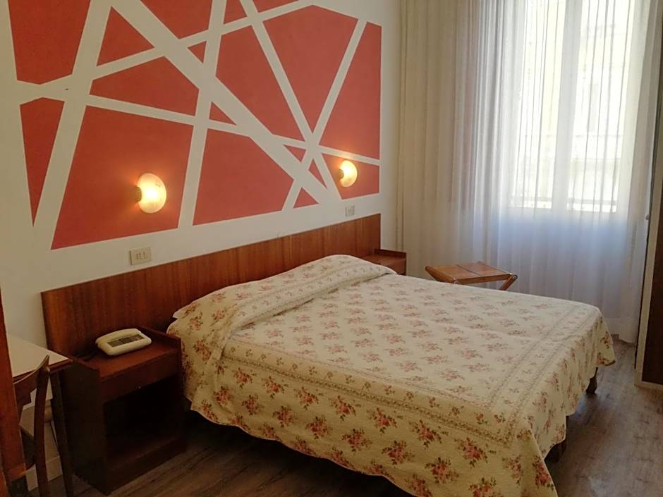 Photo 1 of 6 of 1 Double Bed or 2 Beds