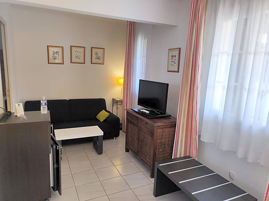 Hôtel et Appart'Hôtel Le Relais Du Val D'Orbieu