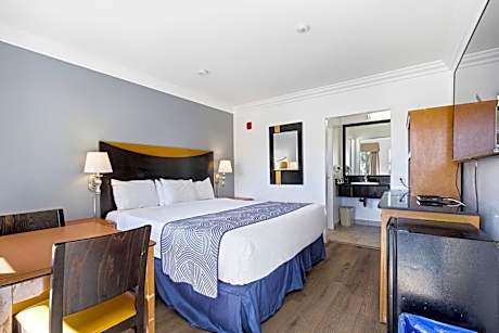 Deluxe King Room