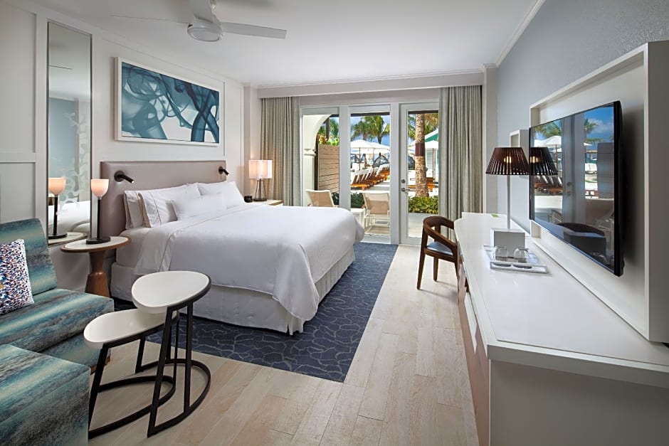 Photo 1 of 2 of 1 King Bed with Sofabed Guestroom, Poolside, Ocean and Pool View, Lanai