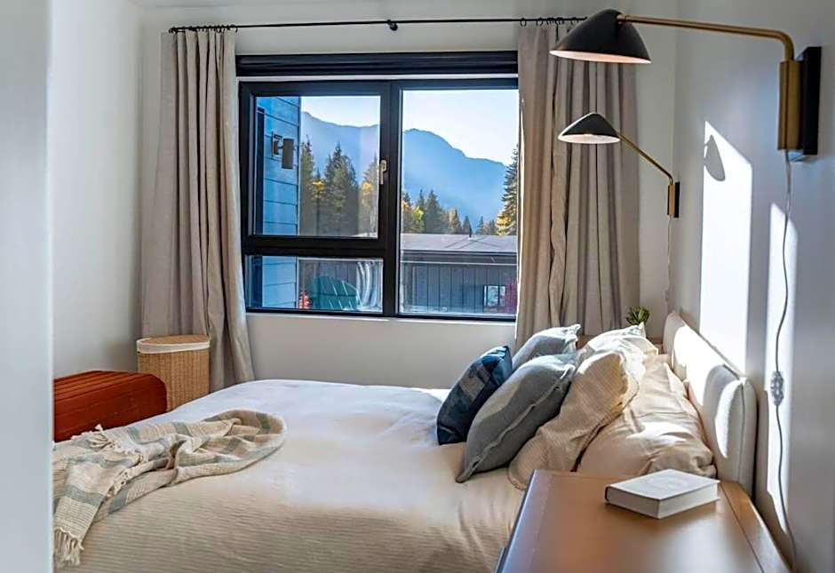 Snowed Inn - Stunning 3 Bedroom Condo