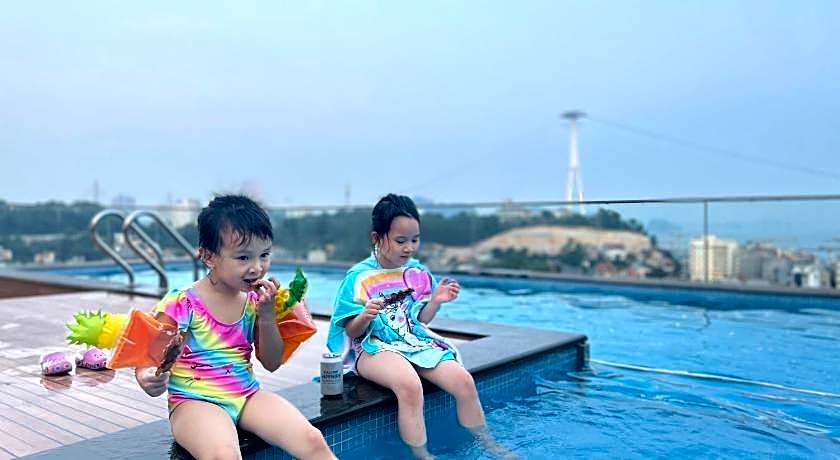 The Light Hotel Halong