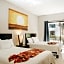 Hotel Holly