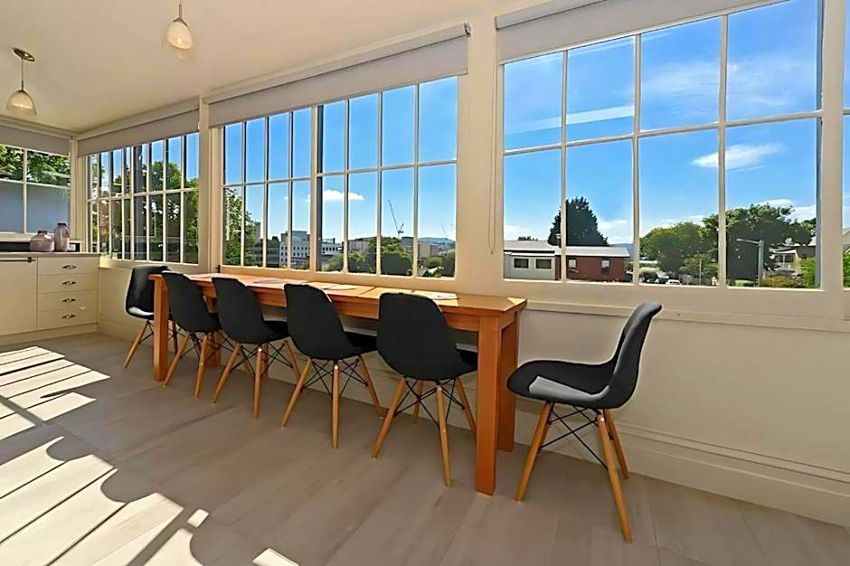 The Lollyshop Apartment in Battery Point