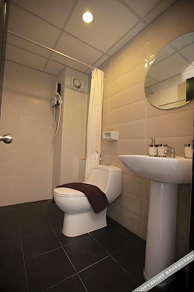 Silver Gold Garden, Suvarnabhumi Airport