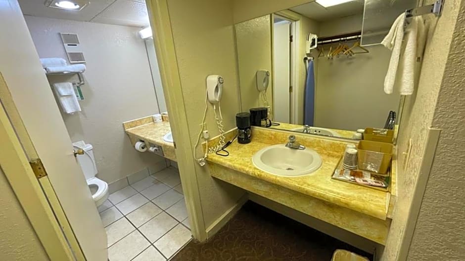 Knights Inn & Suites Emporia