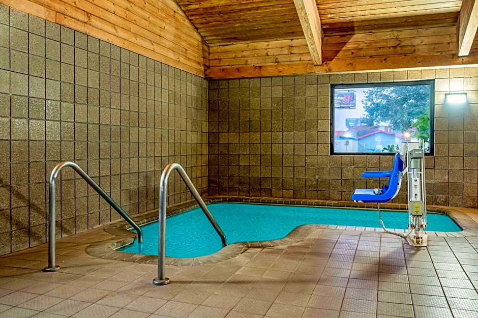 AmericInn by Wyndham Eau Claire