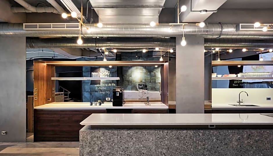 Bouti Waterfront Hotel