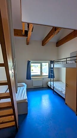 5-Bed Room with Shower