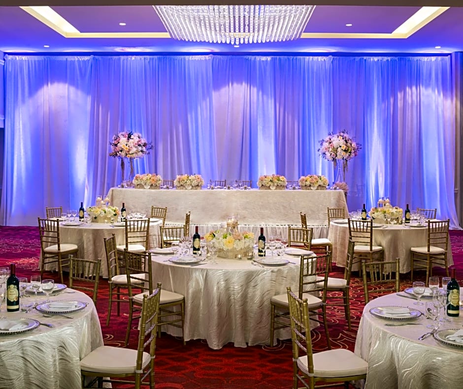 Pinnacle Hotel Harbourfront