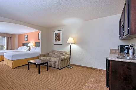 Suite with Two Beds - Mobility Accessible Tub
