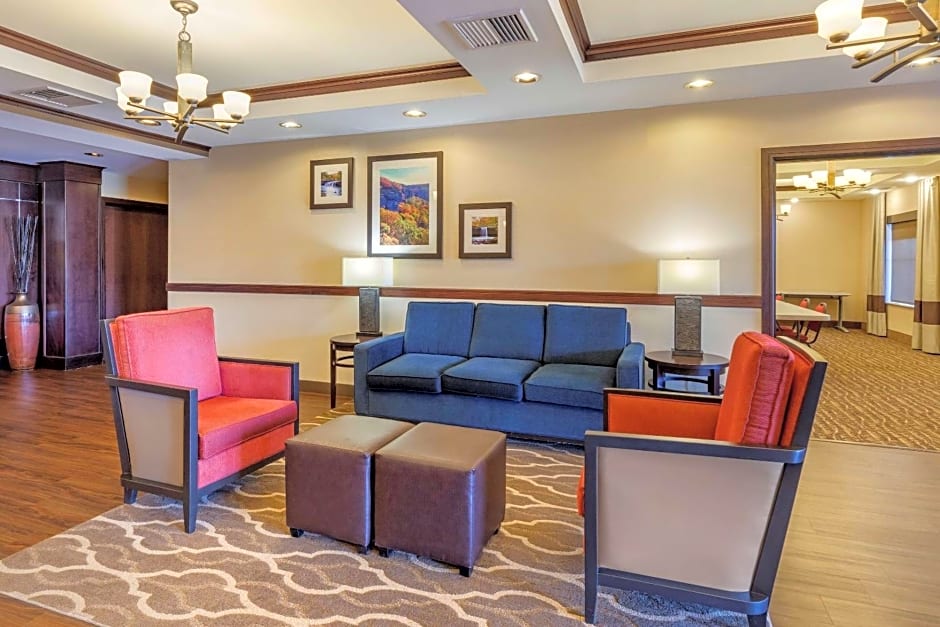 Comfort Inn & Suites Russellville I-40