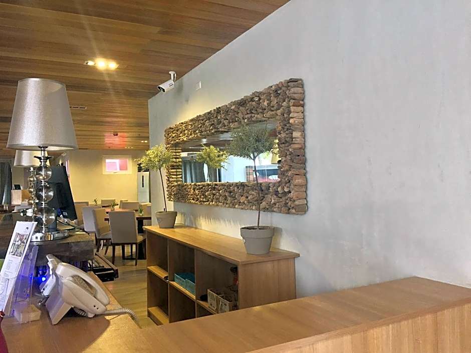 Tom's Cabin Hotel