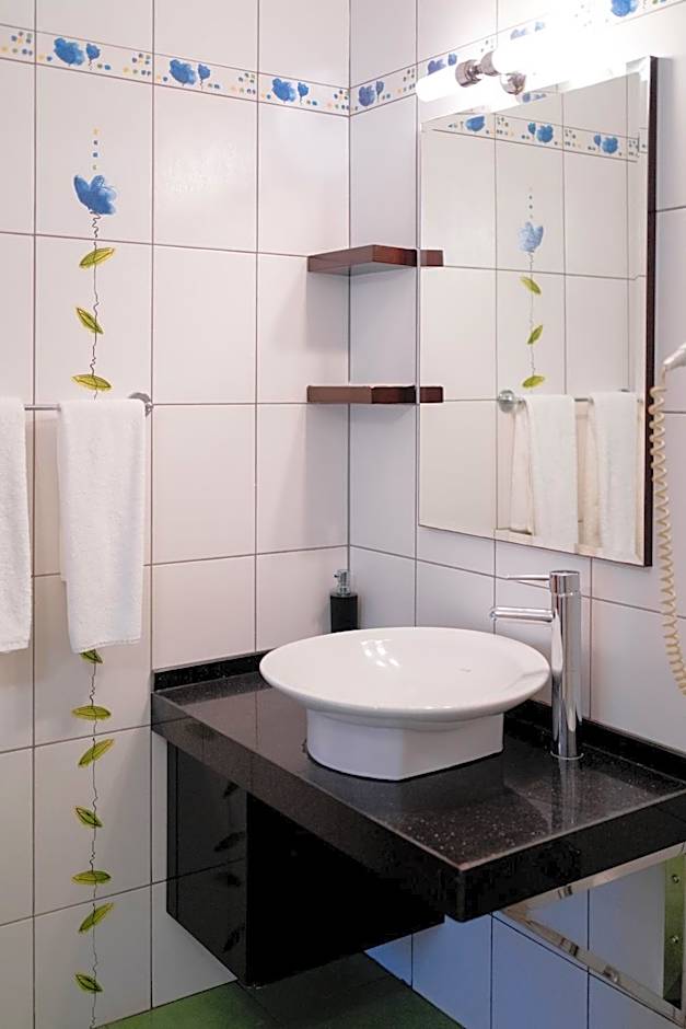 Azur Hotel
