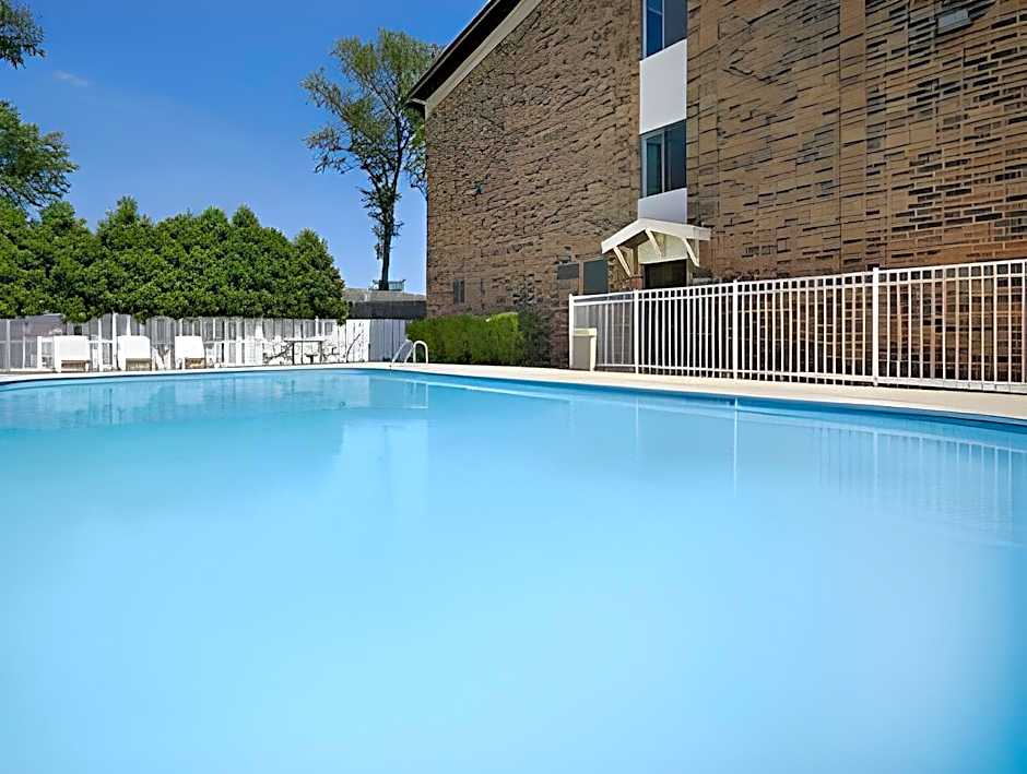 Motel 6-Libertyville, IL