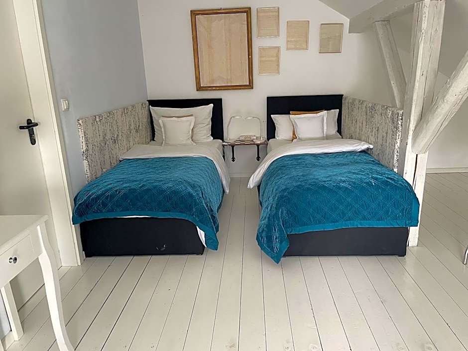 Foto 1 de 4 de Zweibett Zimmer Mit Aufbettung