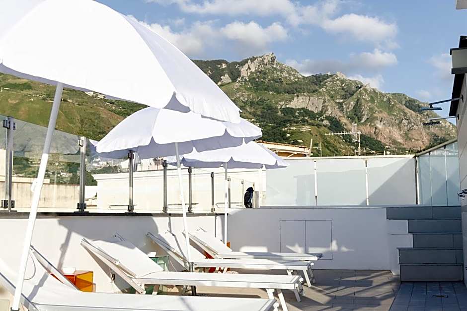 White 1903 - Rooftop Pool & Luxury Rooms