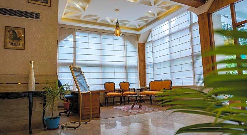 Hotel Snowcrests Manor