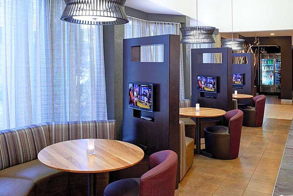 Courtyard By Marriott Detroit Metro Airport Romulus