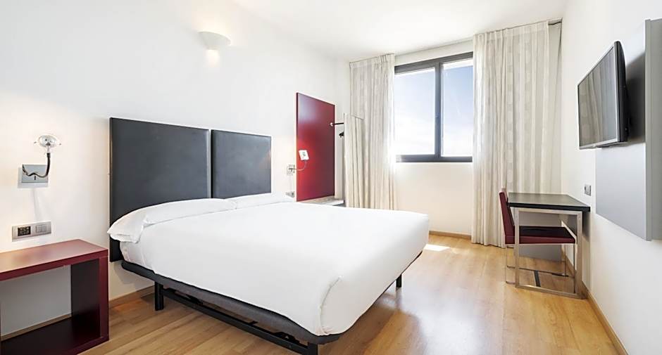 Photo 1 of 9 of 1 Double Bed or 2 Beds
