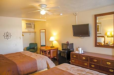 Queen Room with Two Queen Beds - Non-Smoking