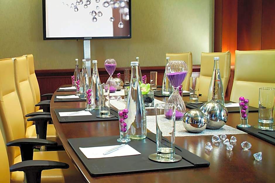 Renaissance by Marriott Las Vegas Hotel