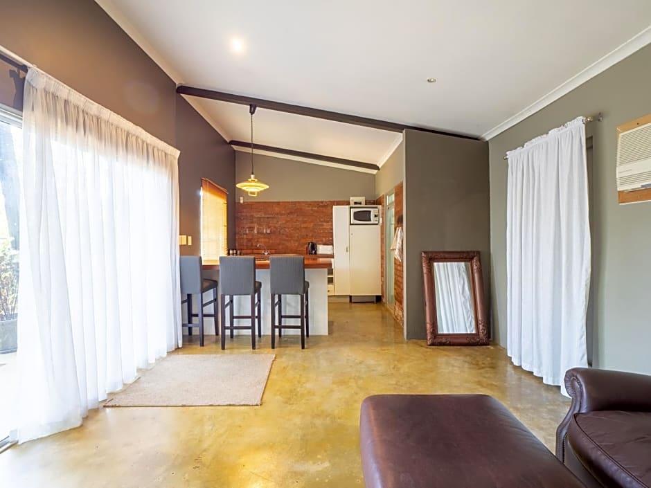 Private Studio flatlet, Uncapped Wifi, Netflix,Full DSTV