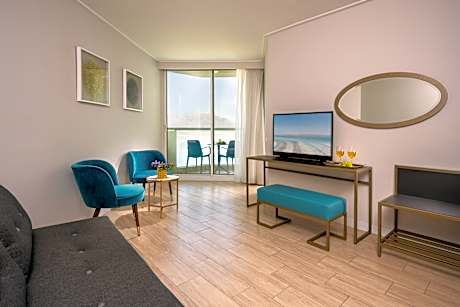 DOUBLE + 3 CHILD DELUXE FAMILY SEA VIEW