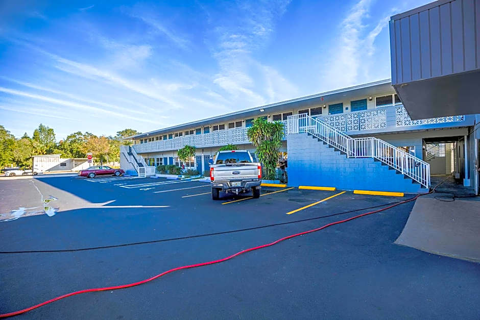 Sunrise Inn by OYO Titusville FL
