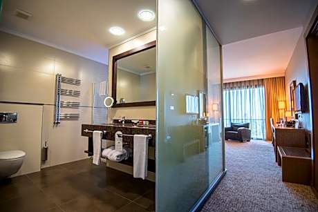 Korineum Golf & Beach Resort - Alojamientos en KYRENIA