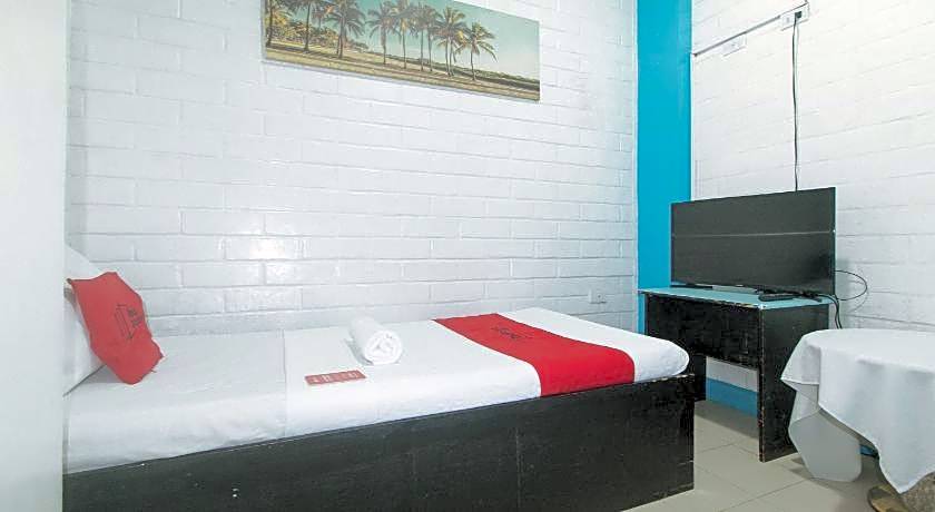 RedDoorz @ La Maria Pension and Tourist Inn