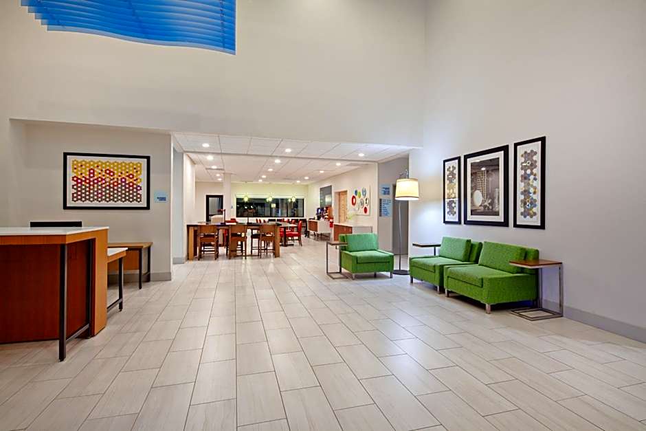 Holiday Inn Express & Suites Rancho Mirage By IHG
