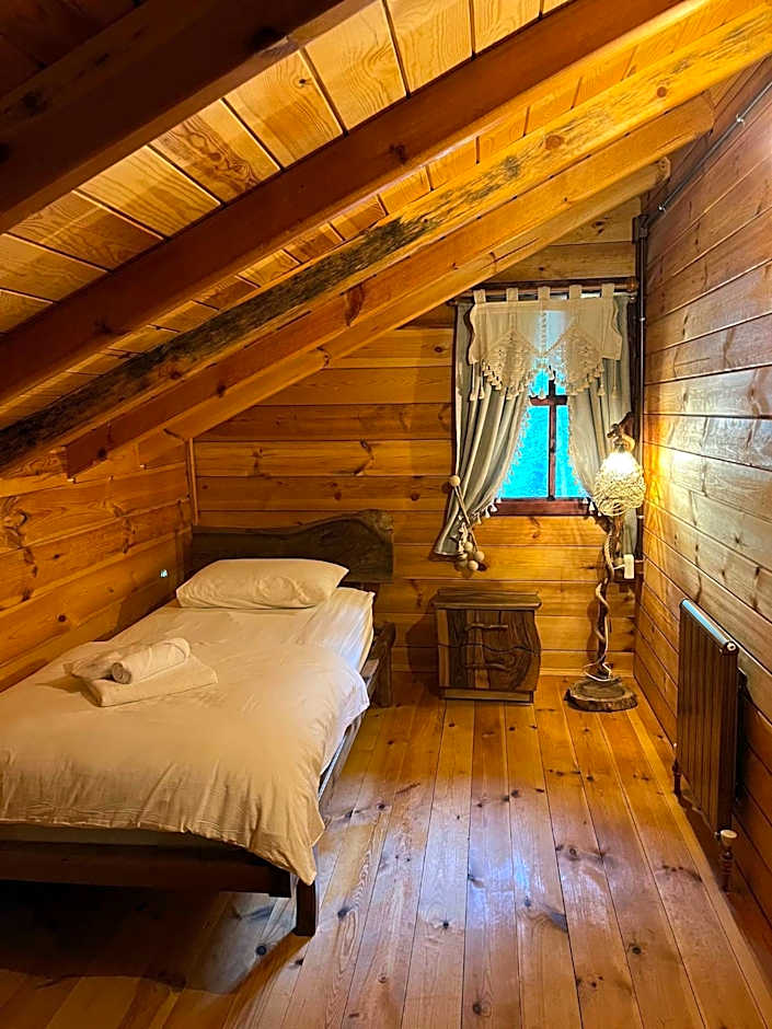 Teona Bungalow & Restaurant