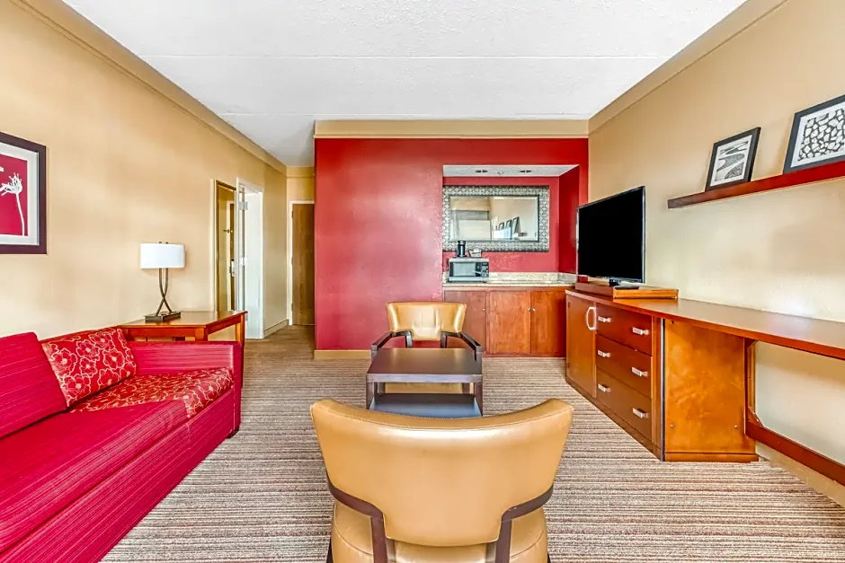 Super 8 by Wyndham Dallas Love Field Airport