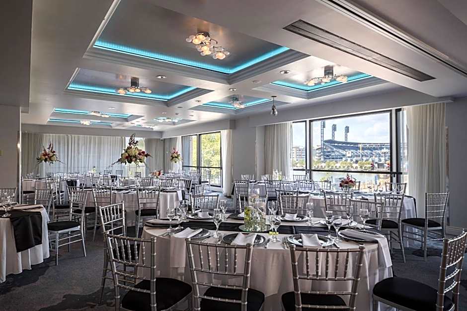 Renaissance by Marriott Pittsburgh Hotel