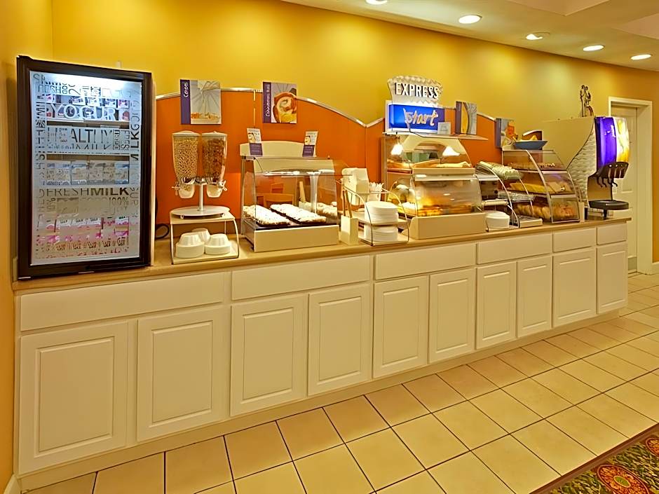 Holiday Inn Express Hotel & Suites Magnolia Lake Columbia By IHG