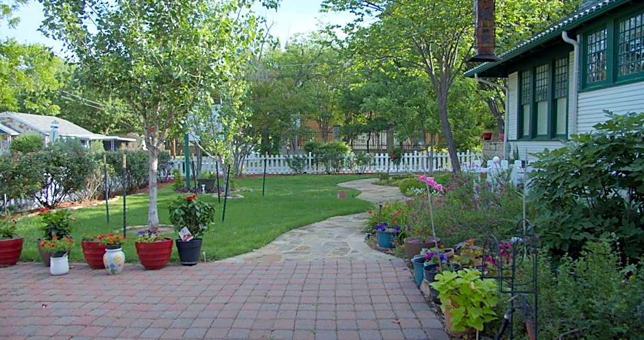 Granbury Gardens Bed and Breakfast