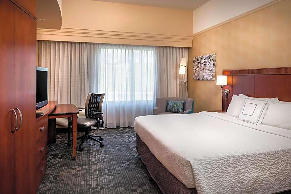 Courtyard by Marriott Kansas City Shawnee