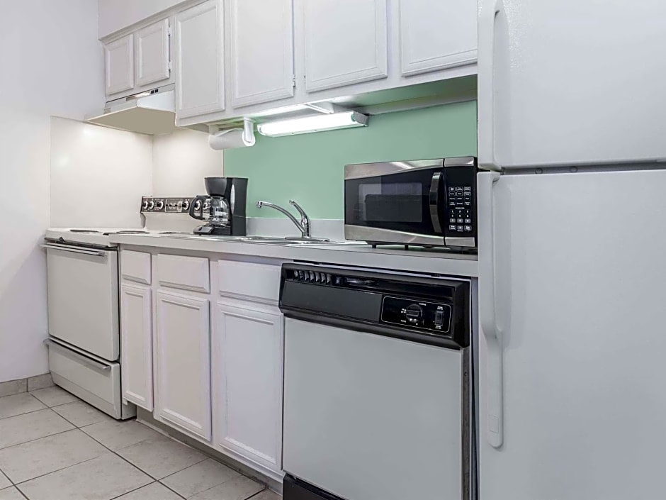 Hawthorn Extended Stay by Wyndham Dallas